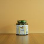 عسل المكسرات هو مزيج غني من العسل والمكسرات، يعزز زيادة الوزن بفضل سعراته الحرارية العالية والعناصر الغذائية المفيدة