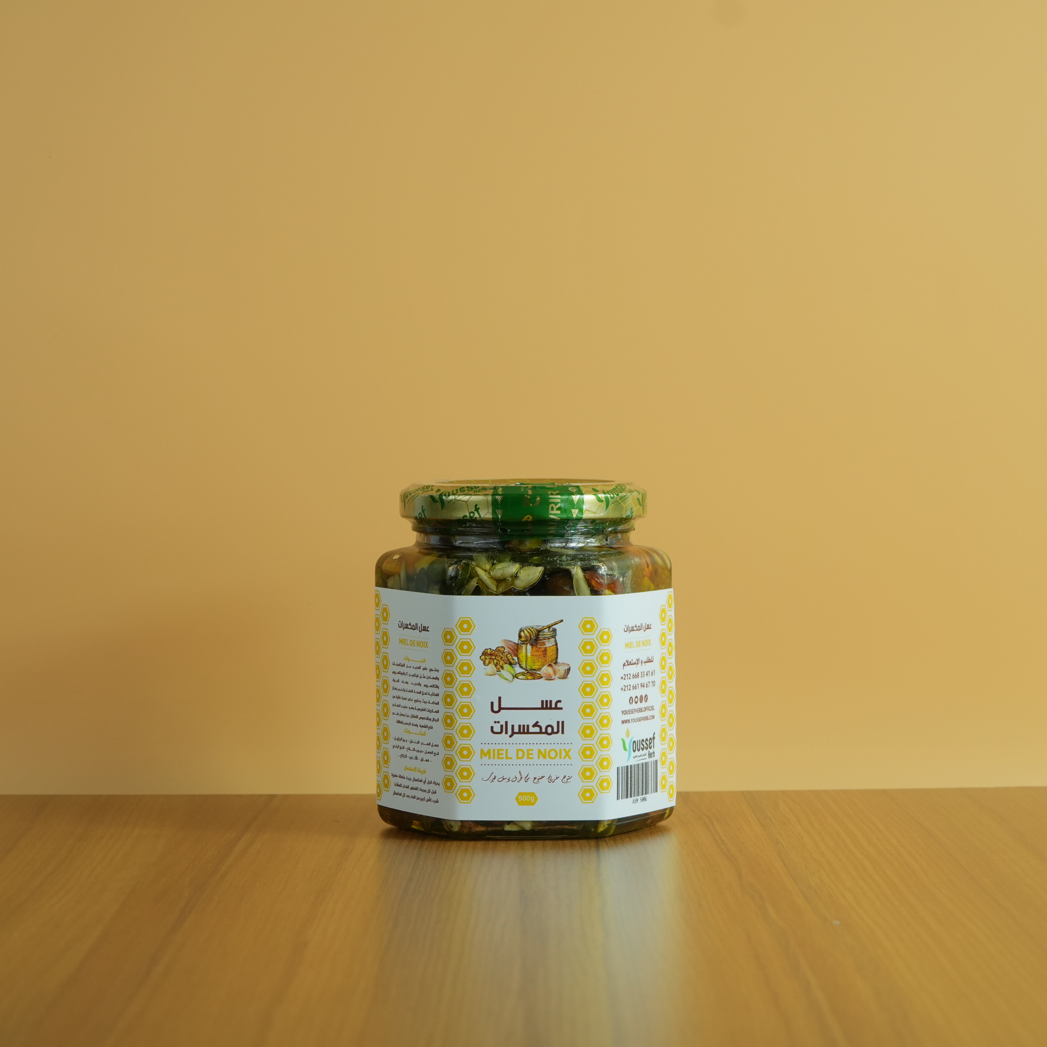 عسل المكسرات هو مزيج غني من العسل والمكسرات، يعزز زيادة الوزن بفضل سعراته الحرارية العالية والعناصر الغذائية المفيدة