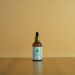 زيت الكيف يعد من الحلول الطبيعية للعناية بالشعر التالف والمتقصف.