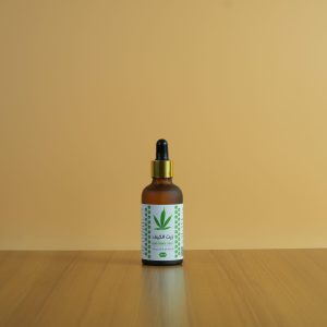 زيت الكيف يعد من الحلول الطبيعية للعناية بالشعر التالف والمتقصف.