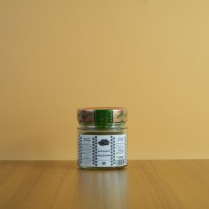 الهليلج الأسود هو نبات طبيعي يستخدم في الطب التقليدي، يعرف بفوائده المتعددة مثل تحسين صحة الجهاز الهضمي، تعزيز المناعة، وتنظيم مستوى السكر في الدم.